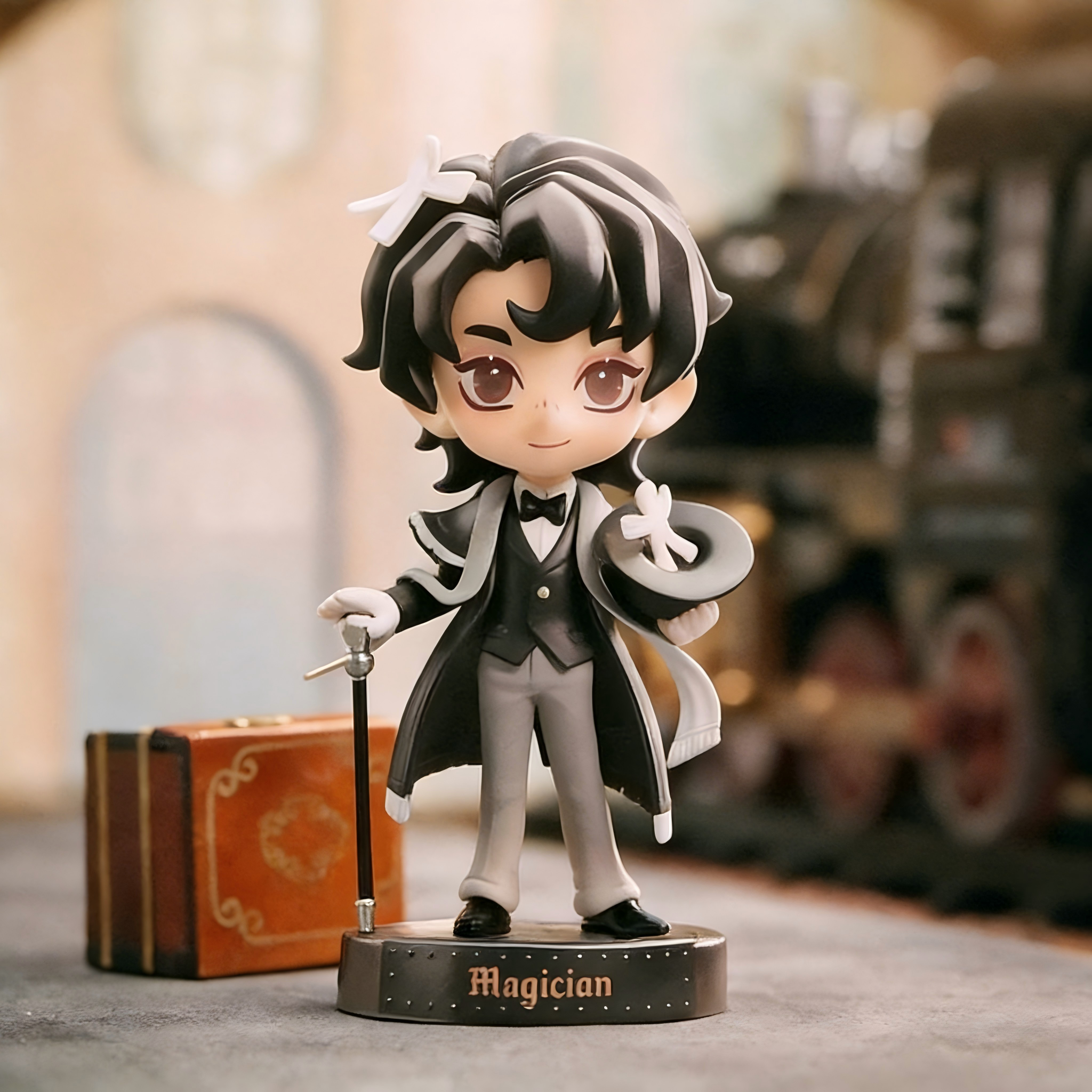 Discover the mystery with The Fool's Pathway blind box(9 pces) from Lord of the Mysteries. Official licensed collectible featuring exclusive character figures.