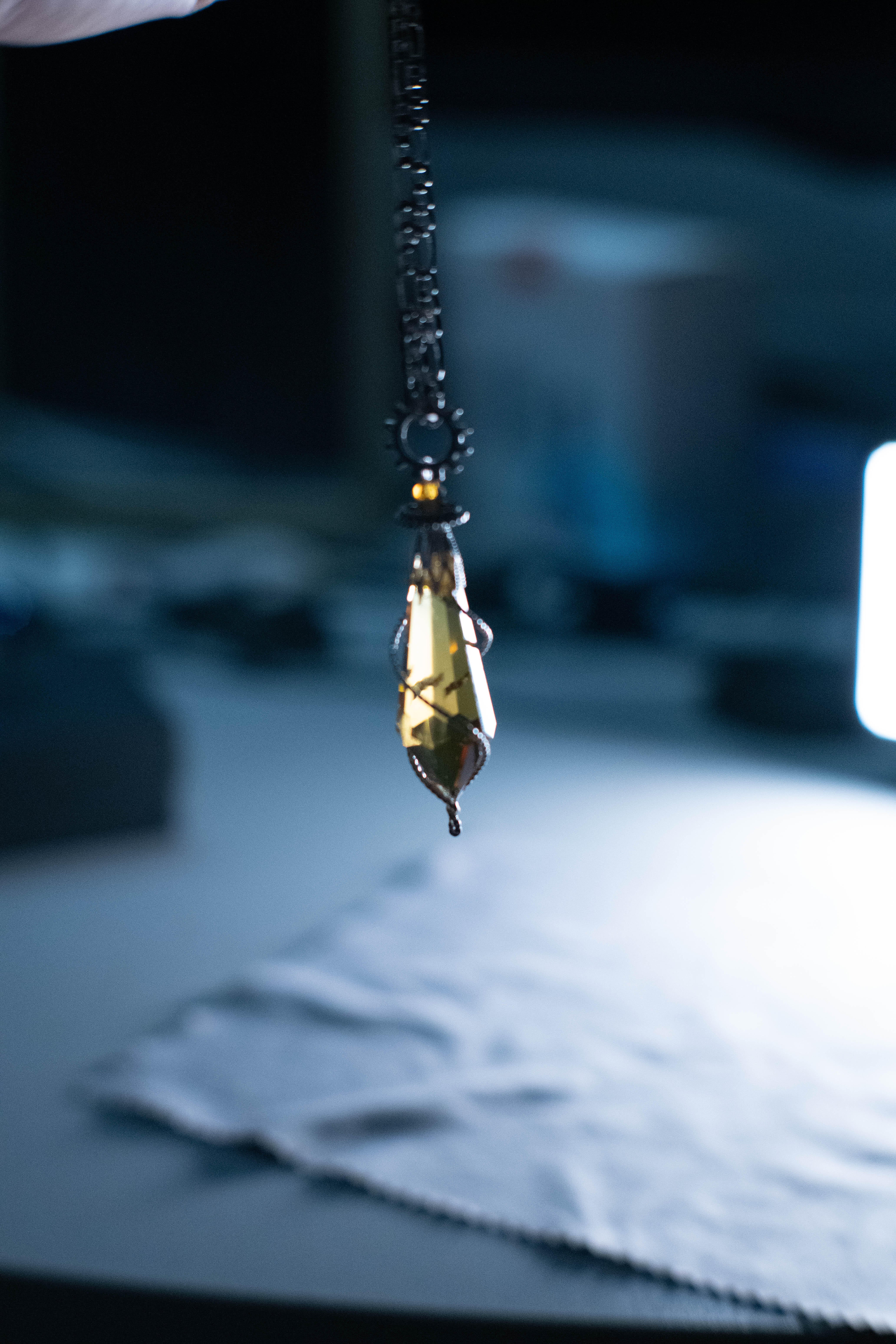 [Official] Lord of the Mysteries | Klein's Yellow Crystal Pendulum Limited Edition