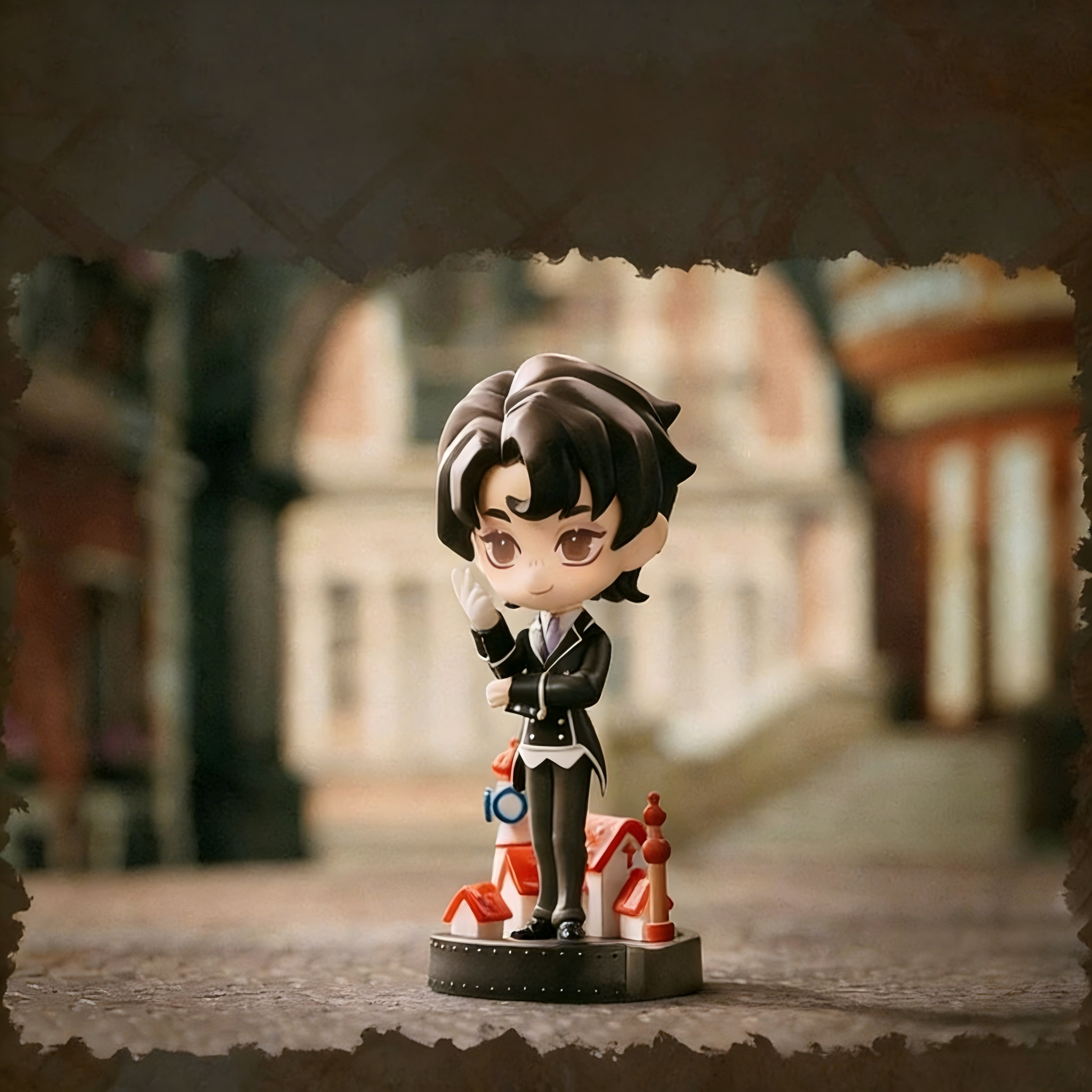 Discover the mystery with The Fool's Pathway blind box(9 pces) from Lord of the Mysteries. Official licensed collectible featuring exclusive character figures. 